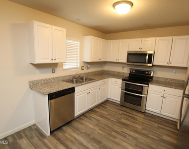 322 E Bobcat Place - Photo Thumbnail 6