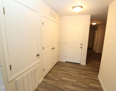 322 E Bobcat Place - Photo Thumbnail 13