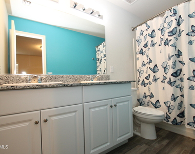 322 E Bobcat Place - Photo Thumbnail 15