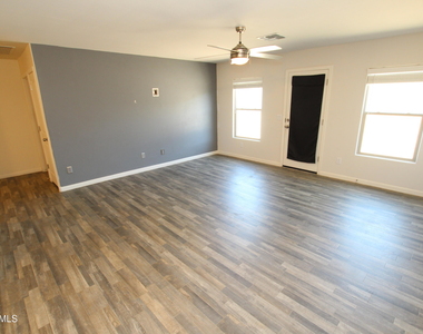 322 E Bobcat Place - Photo Thumbnail 10