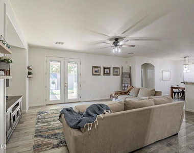 18211 W Eva Street - Photo Thumbnail 13