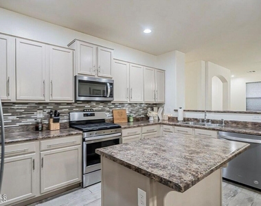 18211 W Eva Street - Photo Thumbnail 6