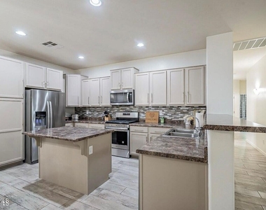 18211 W Eva Street - Photo Thumbnail 8