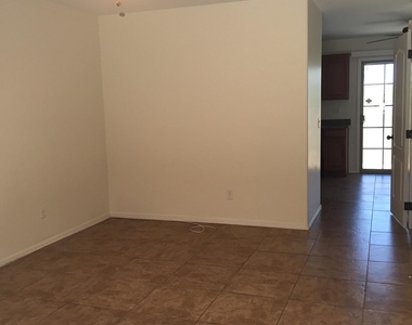 2014 E Sweetwater Avenue - Photo Thumbnail 5