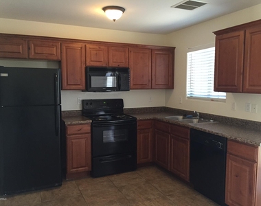 2014 E Sweetwater Avenue - Photo Thumbnail 4
