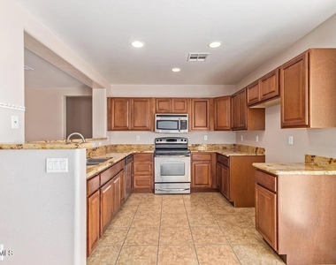 1470 S 227th Avenue - Photo Thumbnail 3