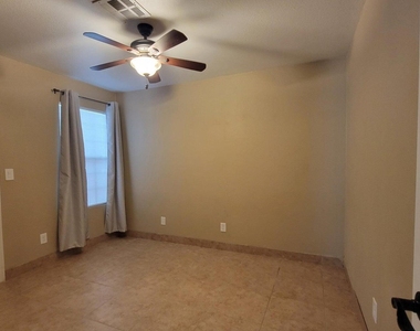 1838 E Secretariat Drive - Photo Thumbnail 11