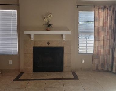 1838 E Secretariat Drive - Photo Thumbnail 3