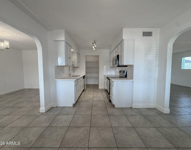 936 E Flint Street - Photo Thumbnail 6