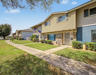 4522 N 15th Avenue - Photo Thumbnail 2