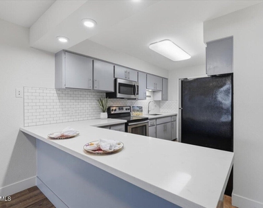 8444 E Coronado Road - Photo Thumbnail 12