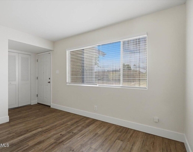 8444 E Coronado Road - Photo Thumbnail 6