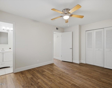8444 E Coronado Road - Photo Thumbnail 17