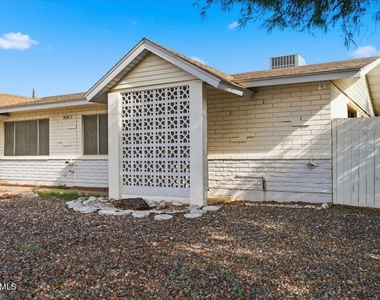 8444 E Coronado Road - Photo Thumbnail 2