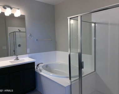 2832 S Lynch -- - Photo Thumbnail 15