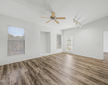 14250 W Wigwam Boulevard - Photo Thumbnail 2
