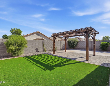 45542 W Guilder Avenue - Photo Thumbnail 23