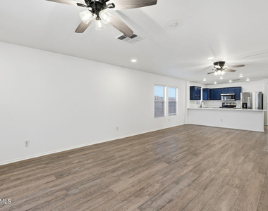 45542 W Guilder Avenue - Photo Thumbnail 2