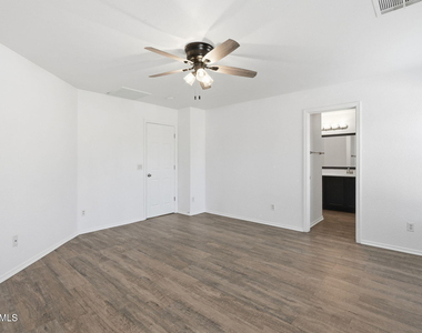 45542 W Guilder Avenue - Photo Thumbnail 11