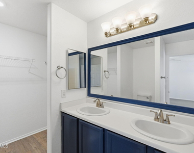 45542 W Guilder Avenue - Photo Thumbnail 13