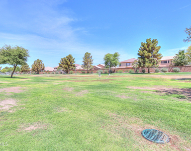 45542 W Guilder Avenue - Photo Thumbnail 32
