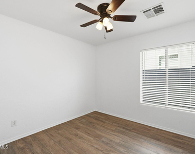 45542 W Guilder Avenue - Photo Thumbnail 15