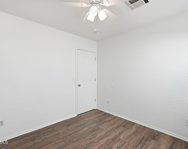 45542 W Guilder Avenue - Photo Thumbnail 19