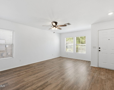 45542 W Guilder Avenue - Photo Thumbnail 8