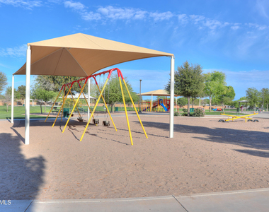 45542 W Guilder Avenue - Photo Thumbnail 24