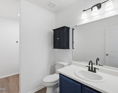 45542 W Guilder Avenue - Photo Thumbnail 17