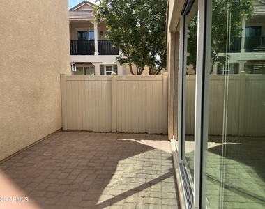 1054 S Agnes Lane - Photo Thumbnail 5
