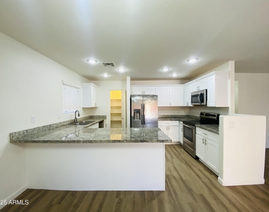 41640 W Sunland Drive - Photo Thumbnail 1
