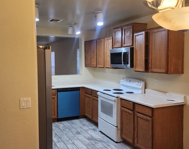 10126 N 116th Lane - Photo Thumbnail 8