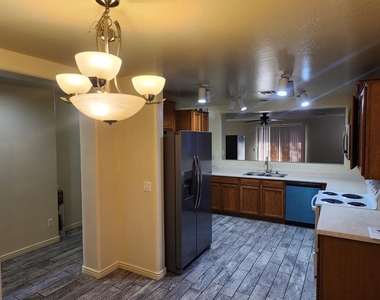 10126 N 116th Lane - Photo Thumbnail 10