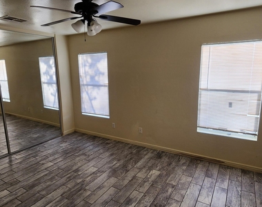 10126 N 116th Lane - Photo Thumbnail 16