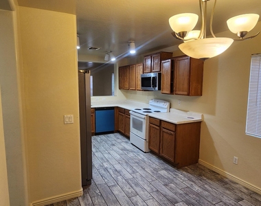 10126 N 116th Lane - Photo Thumbnail 9