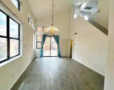 6730 E Preston Street - Photo Thumbnail 8