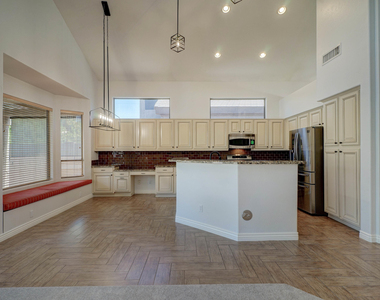 6410 E Carolina Drive - Photo Thumbnail 7