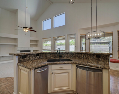 6410 E Carolina Drive - Photo Thumbnail 8