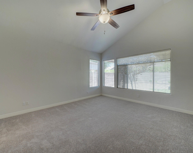 6410 E Carolina Drive - Photo Thumbnail 12