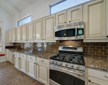 6410 E Carolina Drive - Photo Thumbnail 10