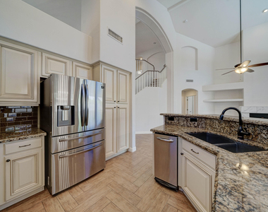 6410 E Carolina Drive - Photo Thumbnail 9