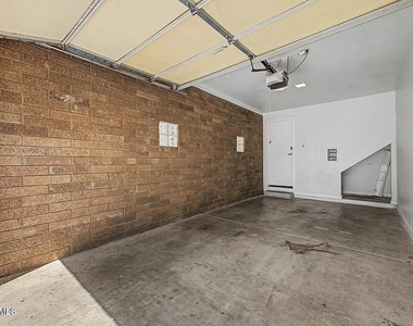 3633 N 3rd Avenue - Photo Thumbnail 15