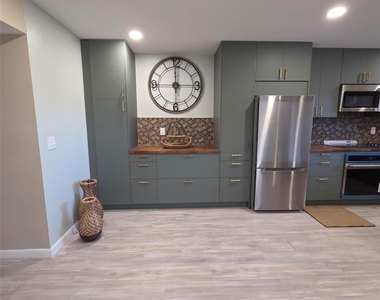 5385 Lakefront Boulevard - Photo Thumbnail 7