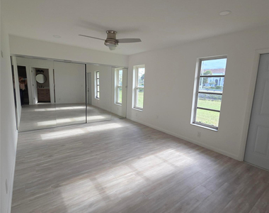 5385 Lakefront Boulevard - Photo Thumbnail 13