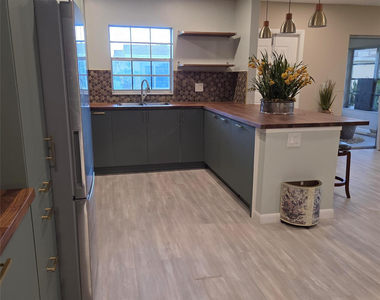 5385 Lakefront Boulevard - Photo Thumbnail 3