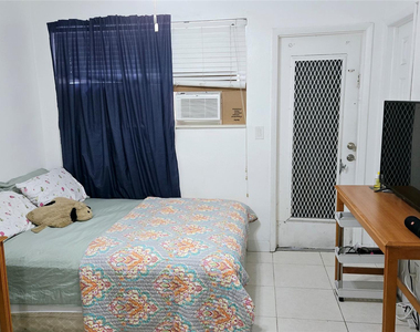 2213 Lincoln Street - Photo Thumbnail 4