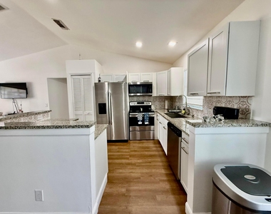 1757 Sw Gemini Lane - Photo Thumbnail 7