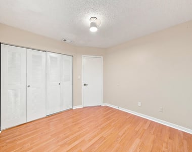 2217 W 69th Street - Photo Thumbnail 16