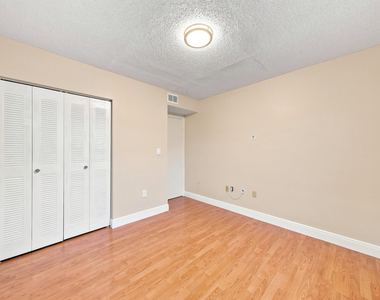2217 W 69th Street - Photo Thumbnail 8
